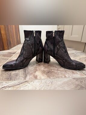 Marc Fisher Snake Print Ankle Boots Block Heel Size 9.5M Black/Gray
